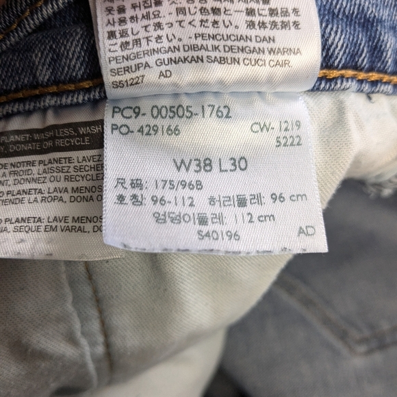 LEVI'S Men jeans size 38x30 99% cotton in great used condition! - Picture 9 of 13